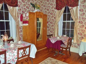 Aunt Rena’s Room – Aunt Rena’s room is located on the main level of the Inn. It is in the back of the house and has a fireplace, double bed, private bath with shower tub unit in the room. This room can also be changed into a dining room, craft room or meeting room.